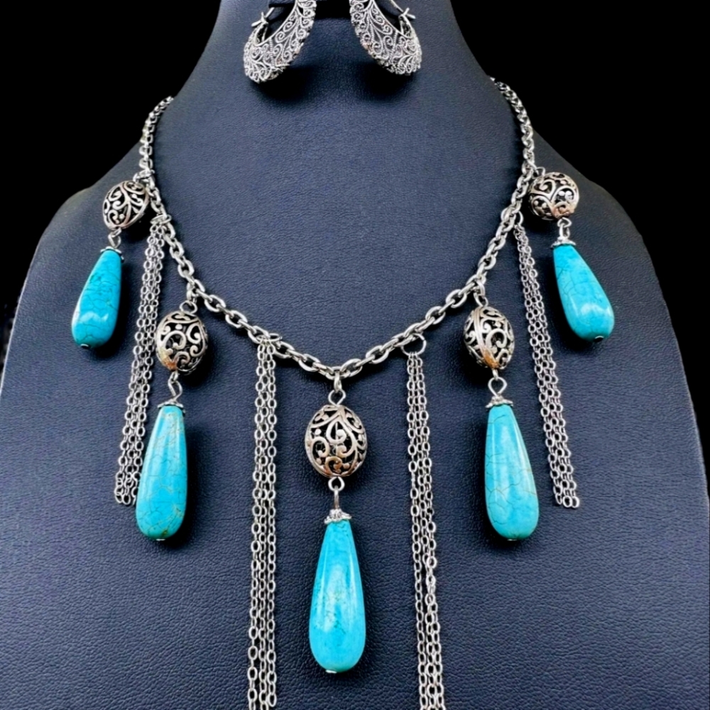 TURQUOISE  BOHO costume jewelry set ✨️ necklace earrings gorgeous sliver Tone